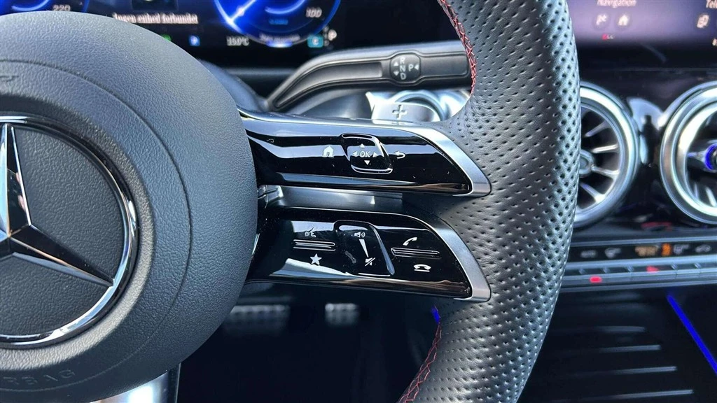 Mercedes-Benz-EQB-image-12