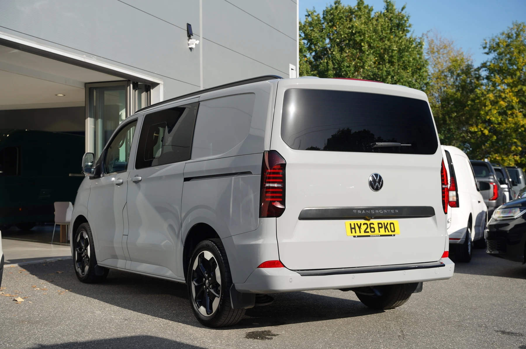 Volkswagen-Transporter-image-2
