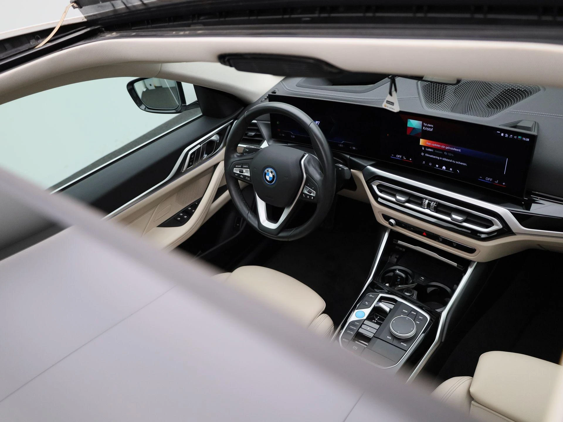 BMW-i4-image-39