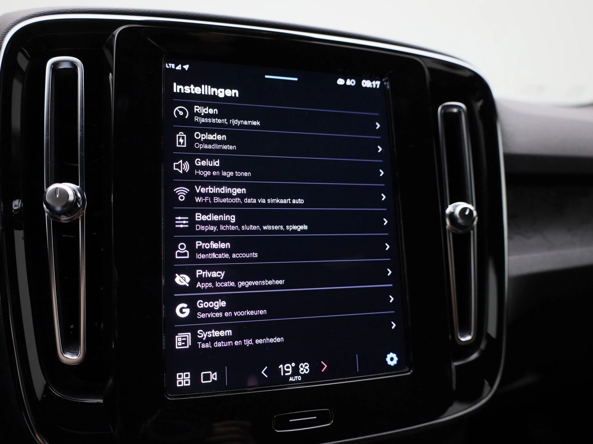 Volvo-XC40-image-25