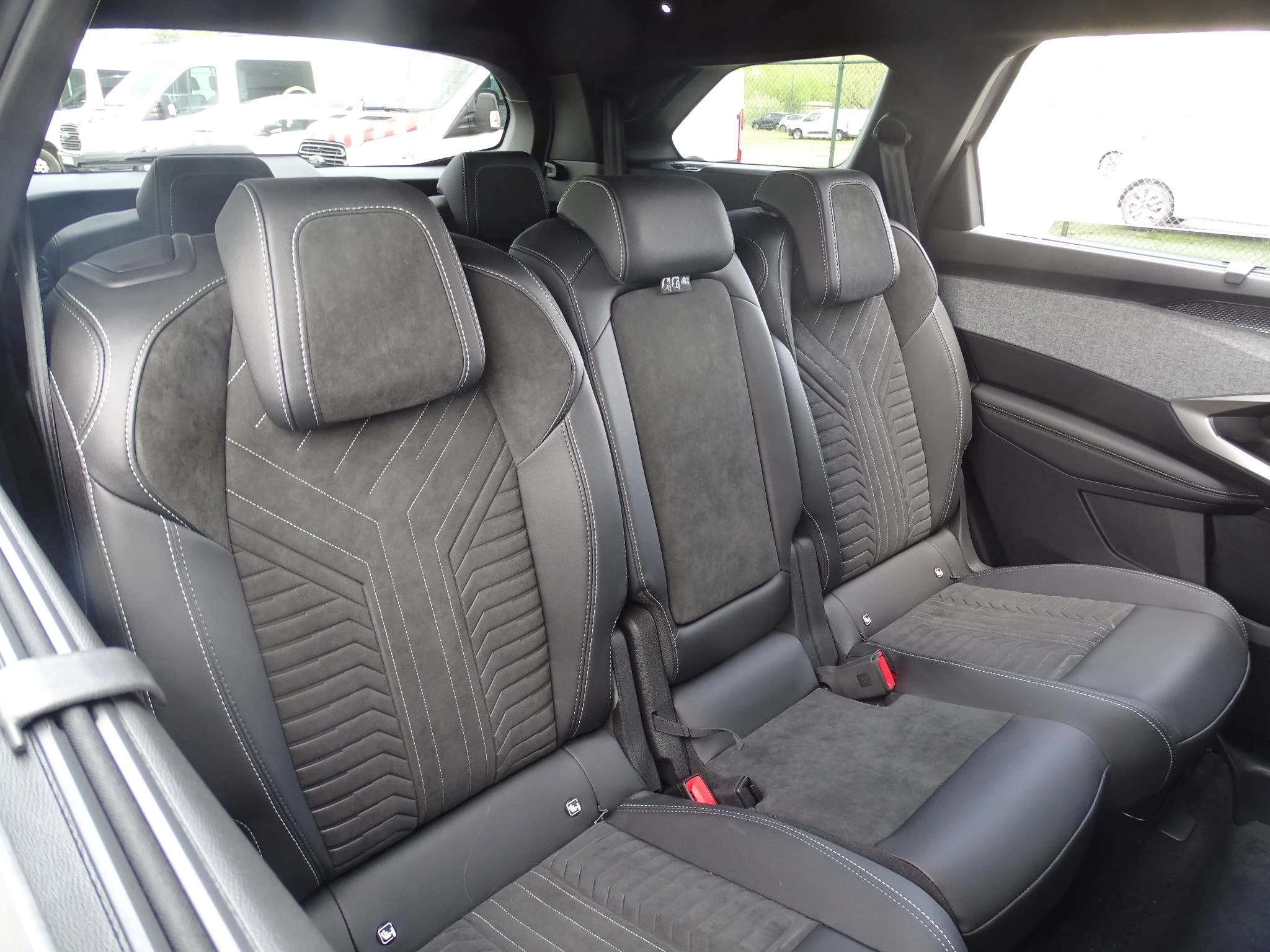 Peugeot-e-5008-image-17