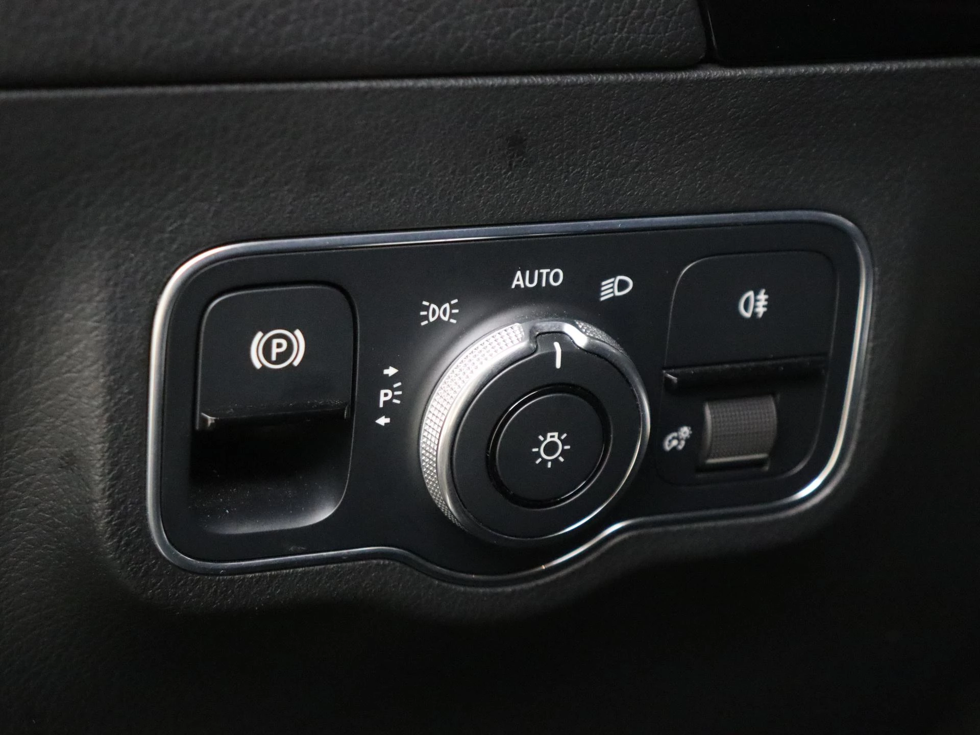 Mercedes-Benz-EQA-image-27