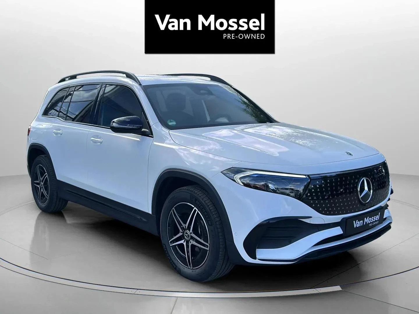 Mercedes-Benz-EQB-image-2