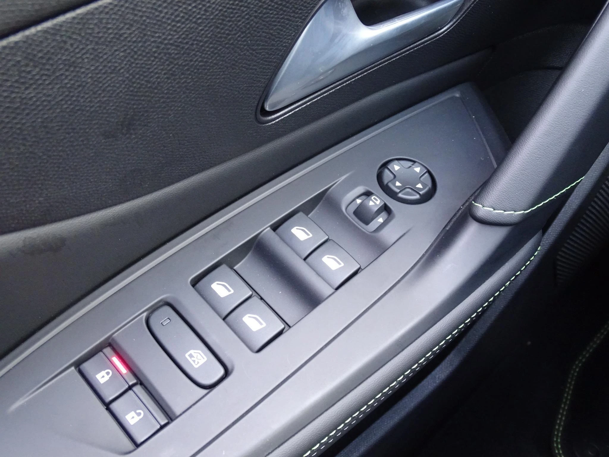 Peugeot-408-image-15