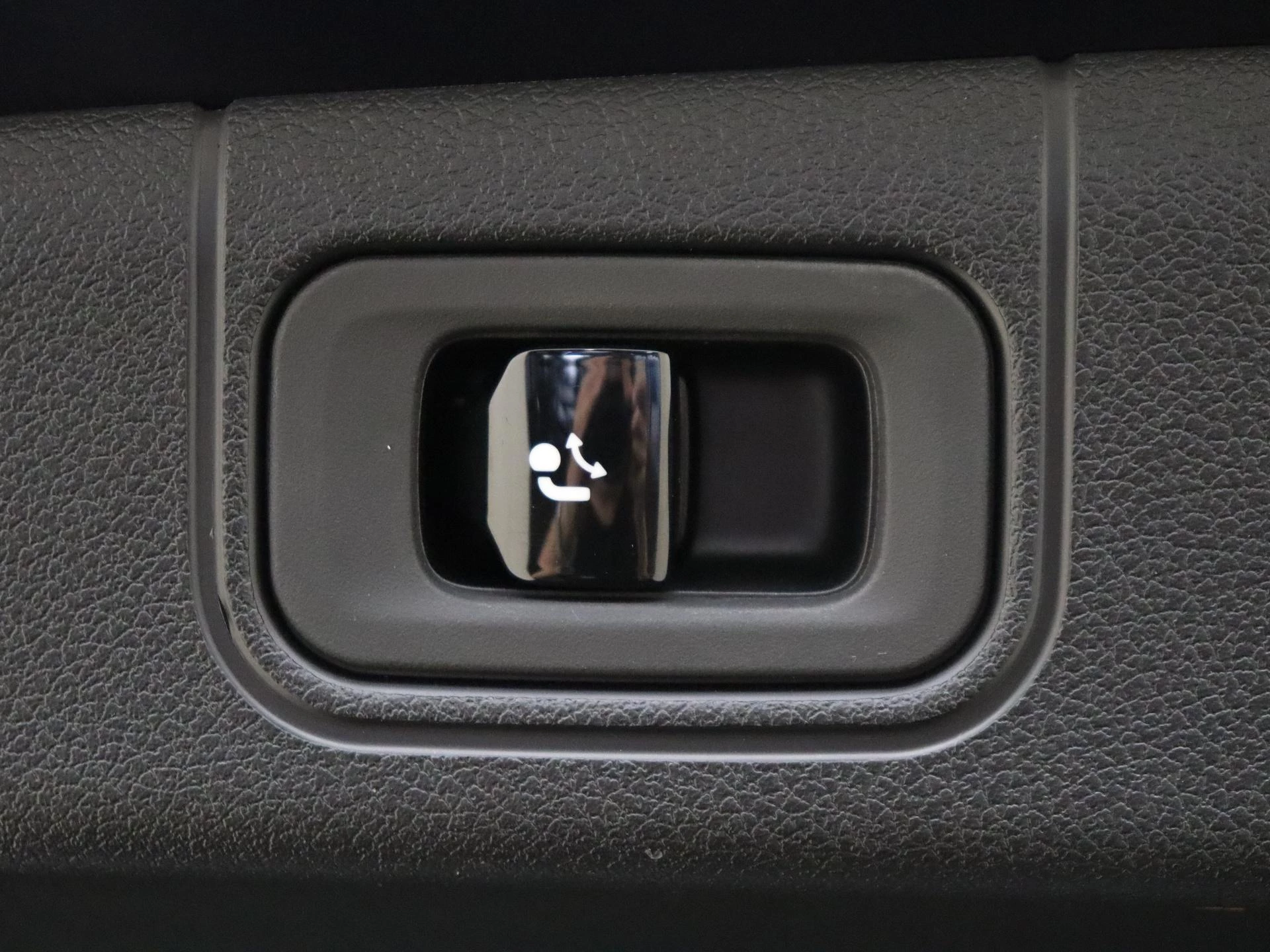 Mercedes-Benz-E-Klasse-image-35