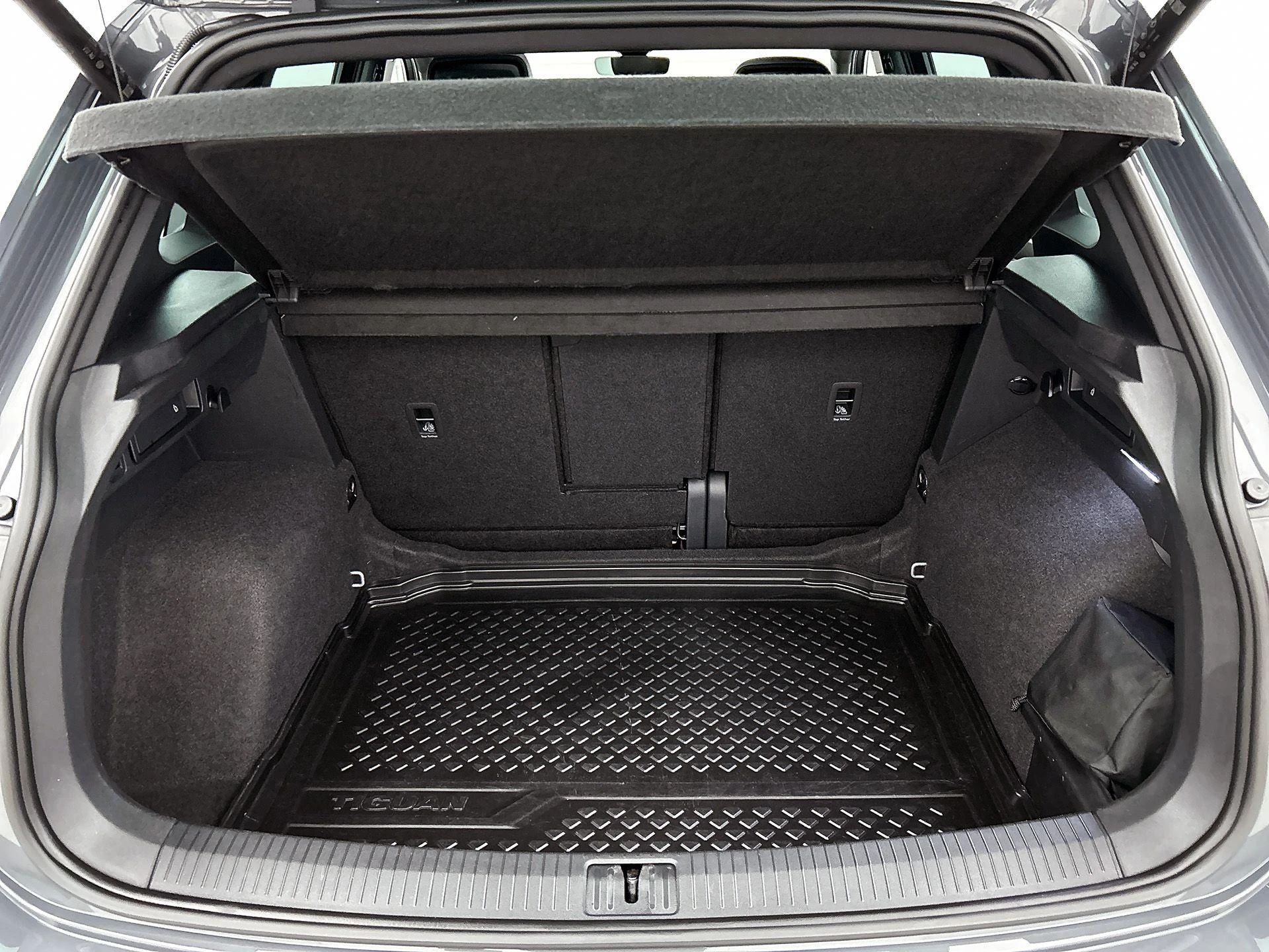 Volkswagen-Tiguan-image-12