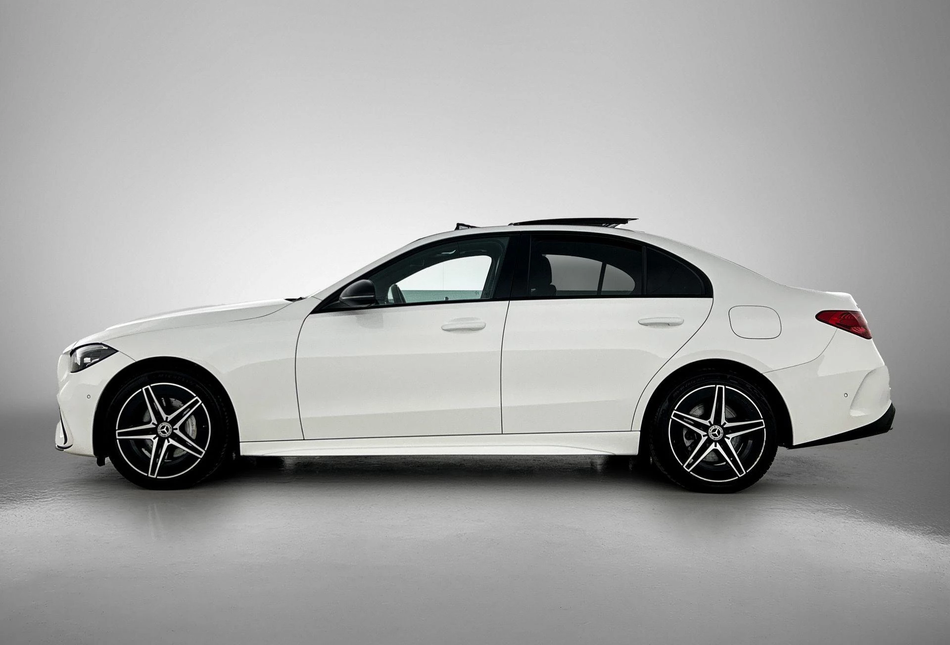Mercedes-Benz-C-Klasse-image-1