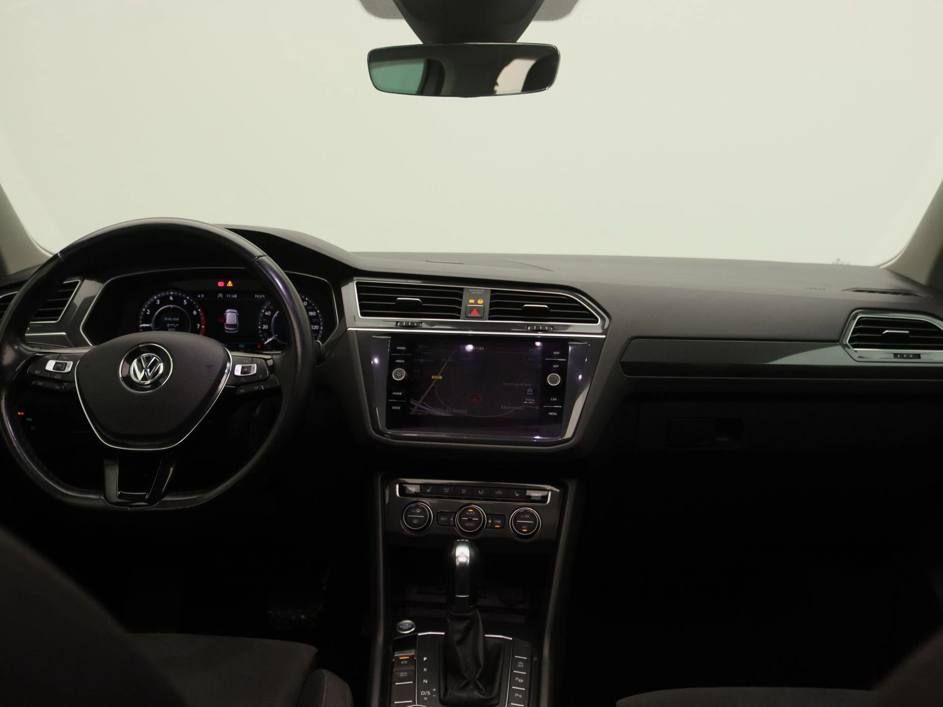Volkswagen-Tiguan-image-7