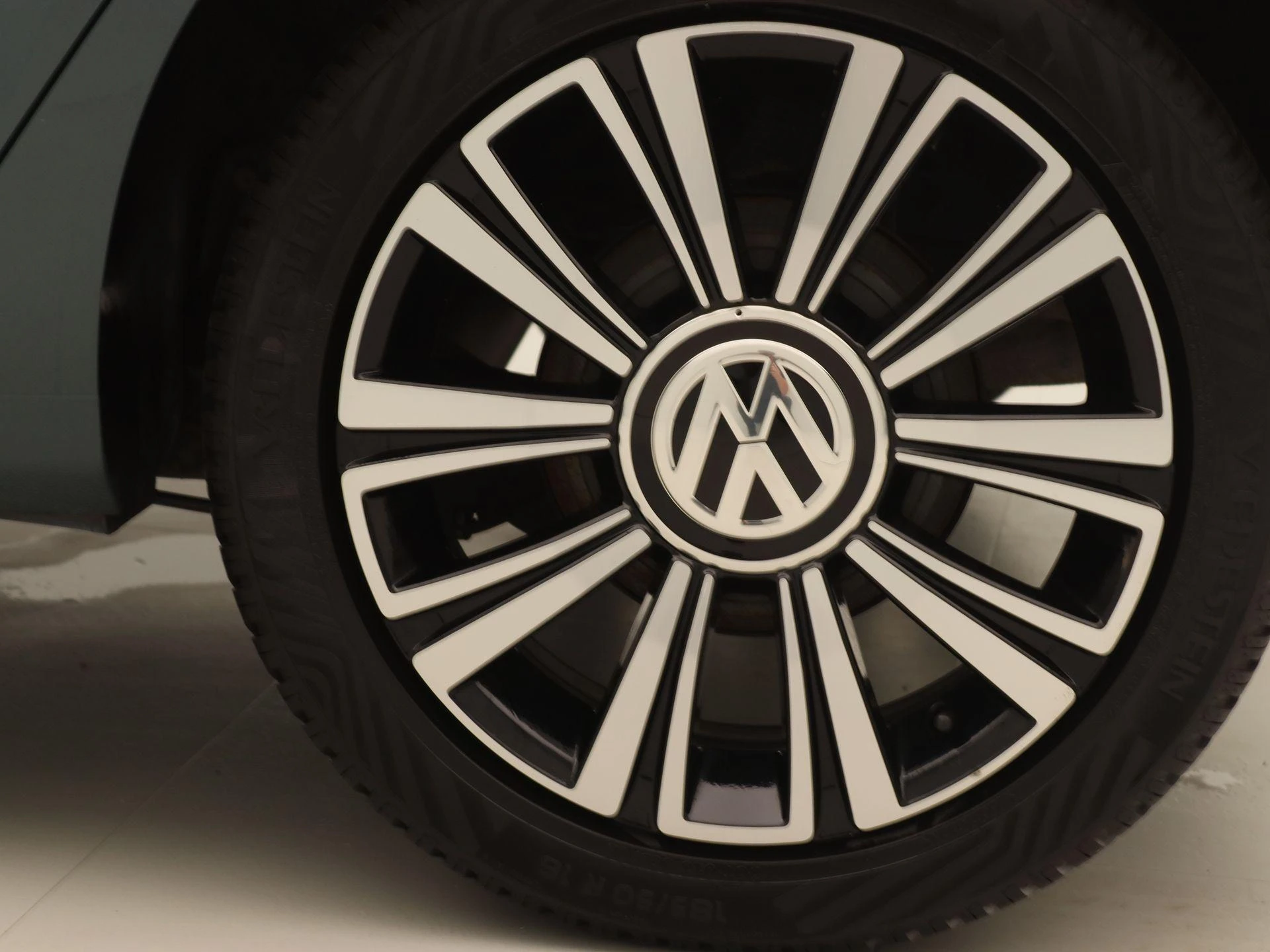 Volkswagen-up!-image-15