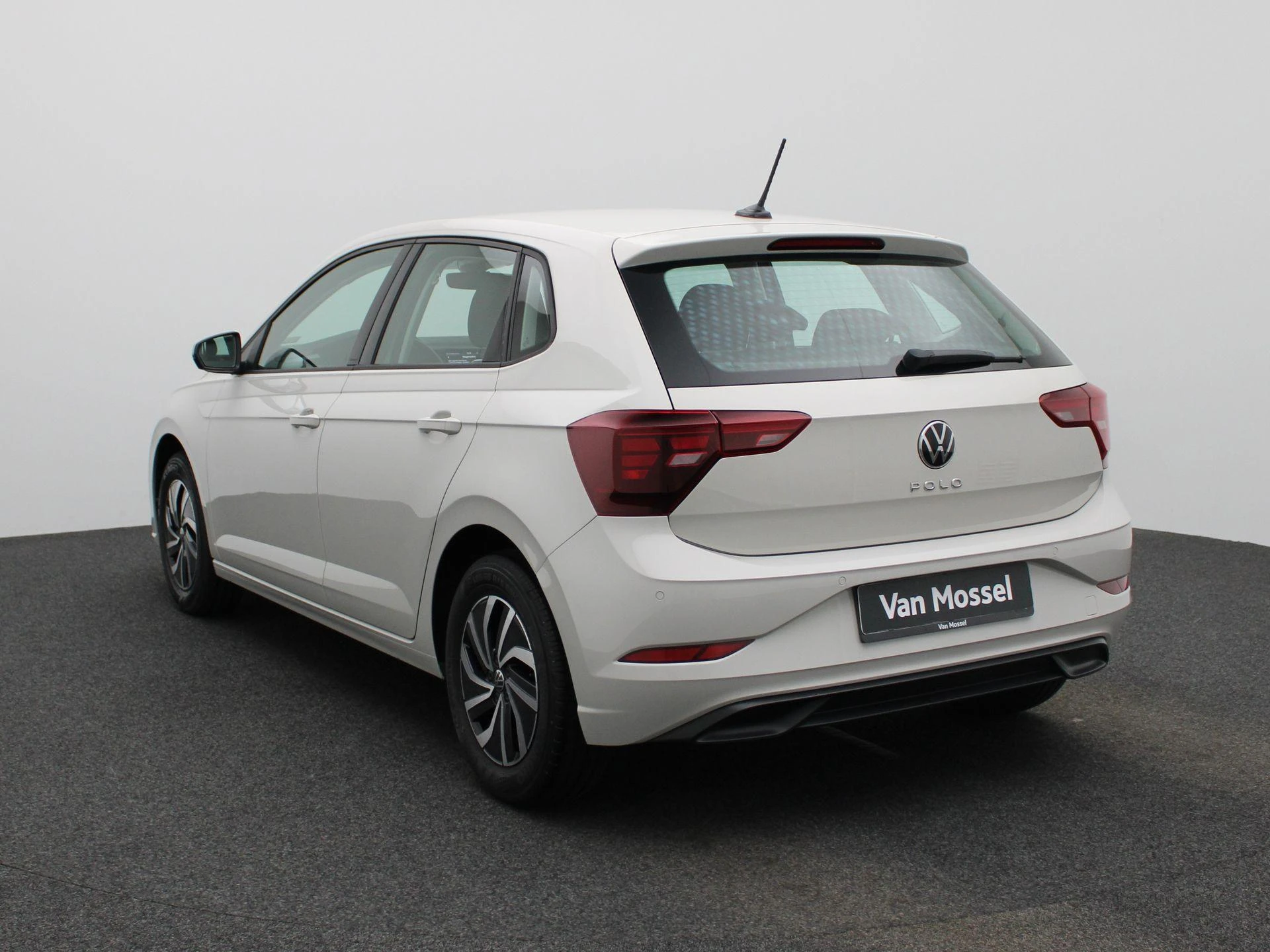 Volkswagen-Polo-image-1