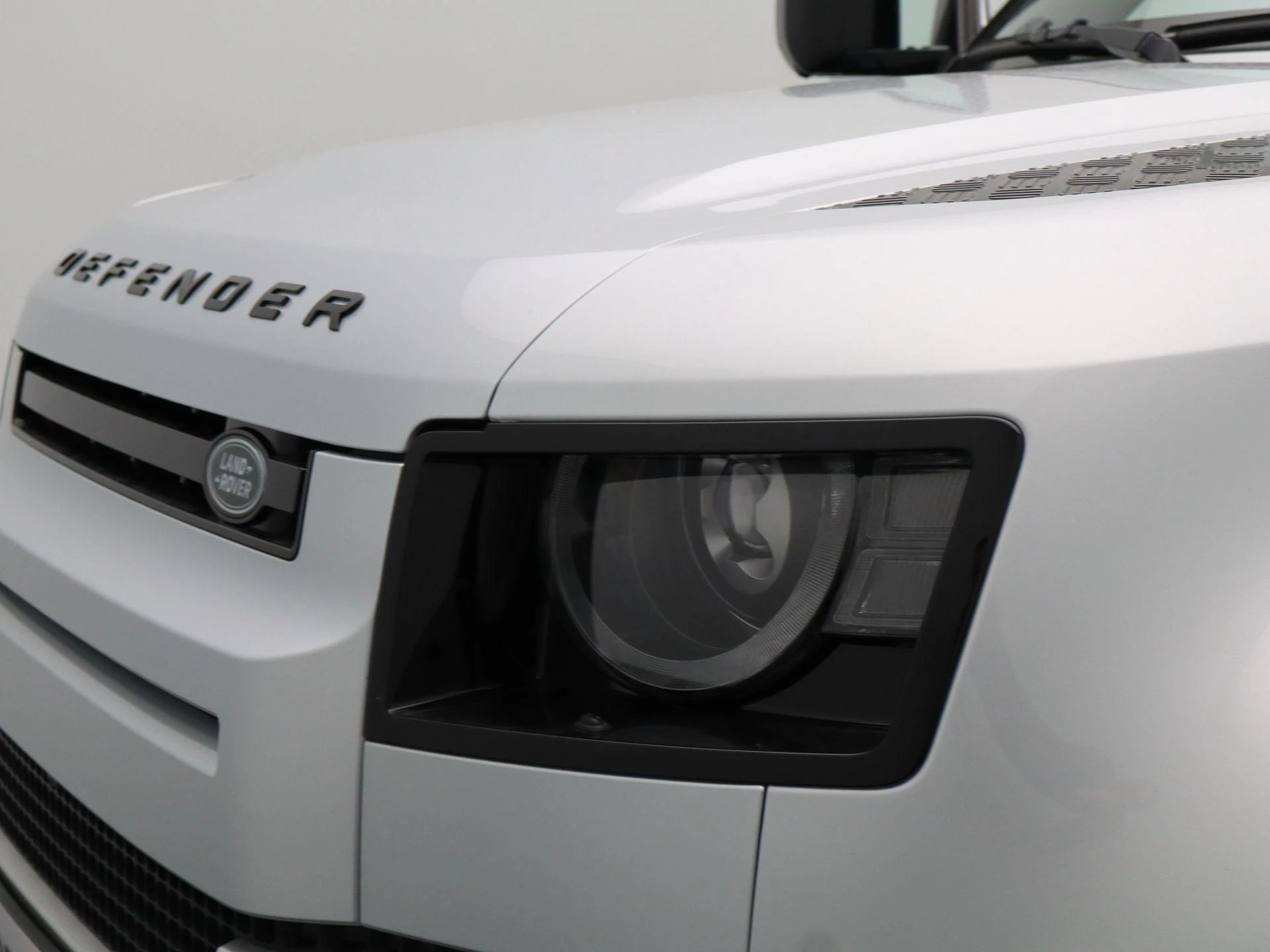 Land Rover-Defender-image-16