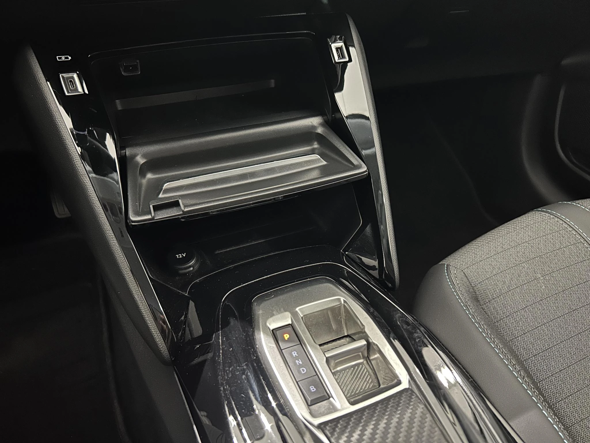 Peugeot-e-208-image-15