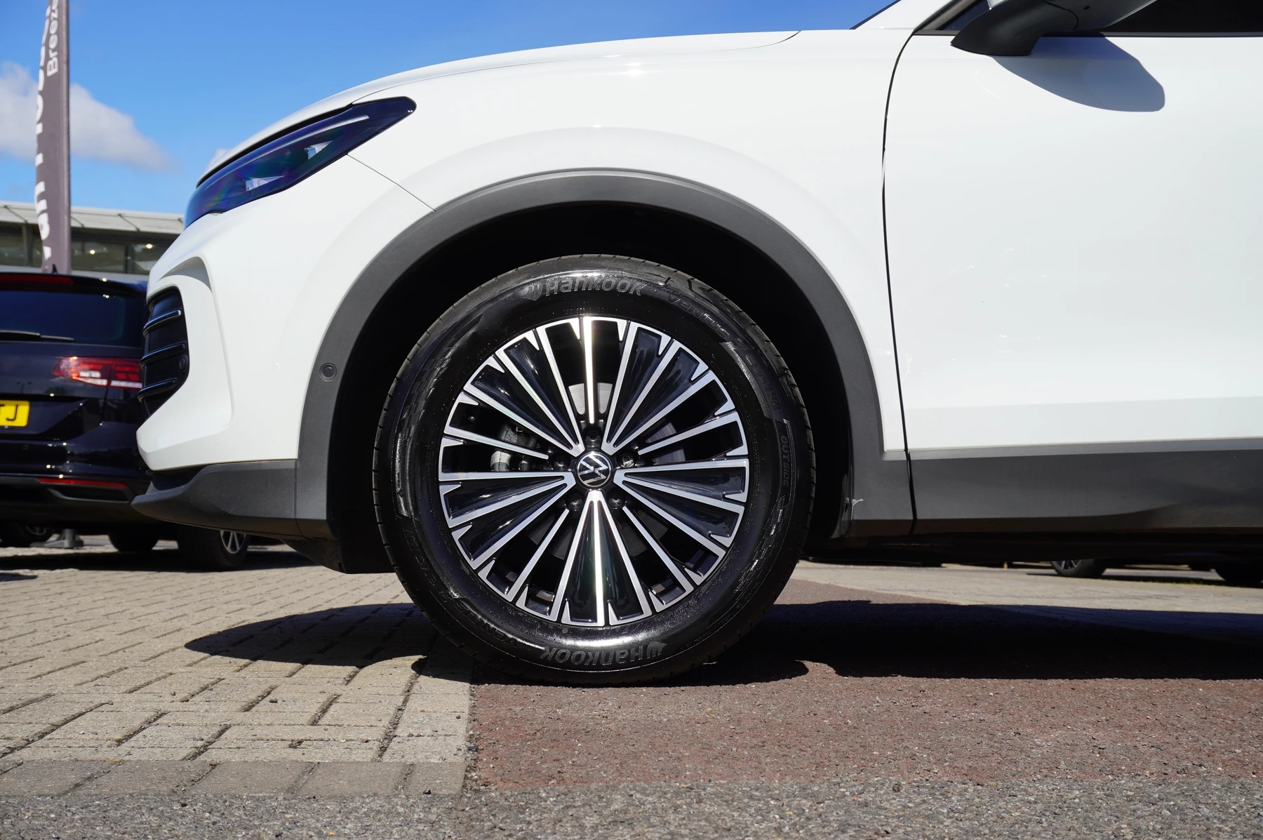 Volkswagen-Tiguan-image-4