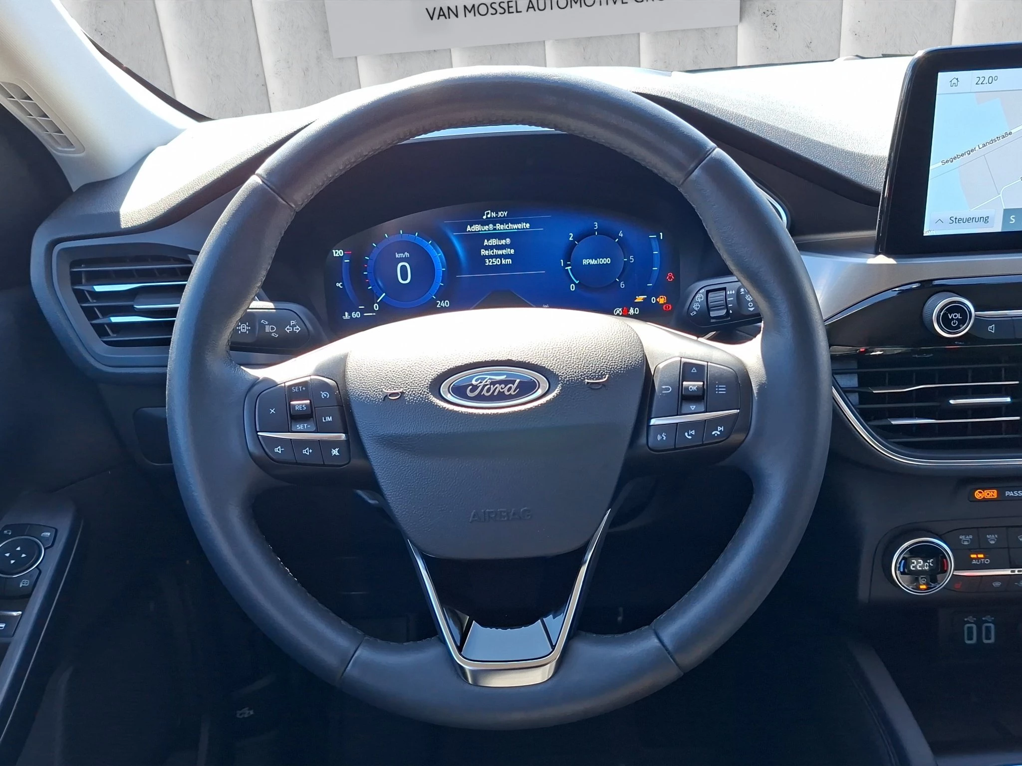 Ford Kuga Titanium 1.5 EB LED | GJR | RFK | SHZ | PDC | LMF | Navi | BT