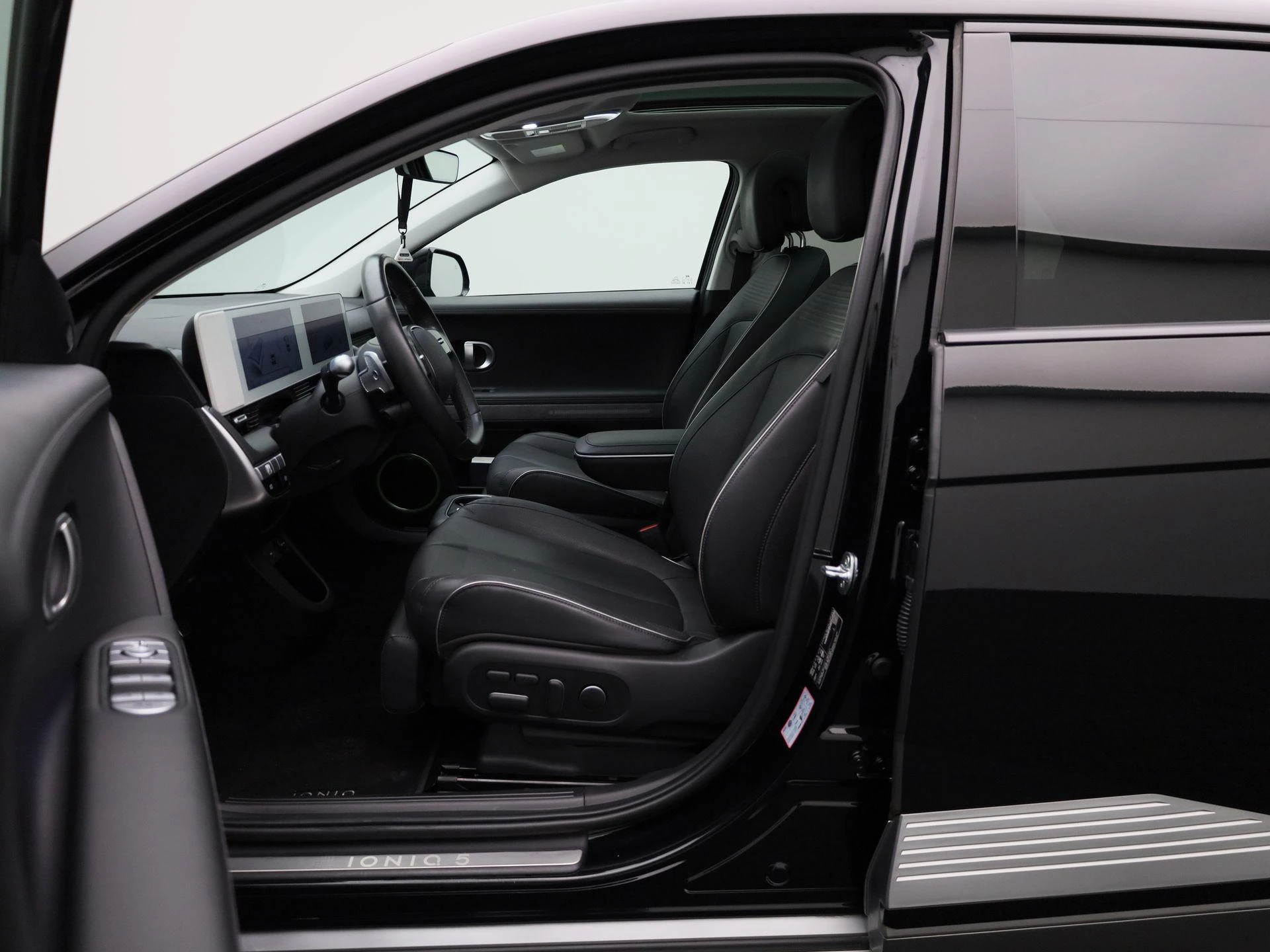Hyundai-IONIQ 5-image-8