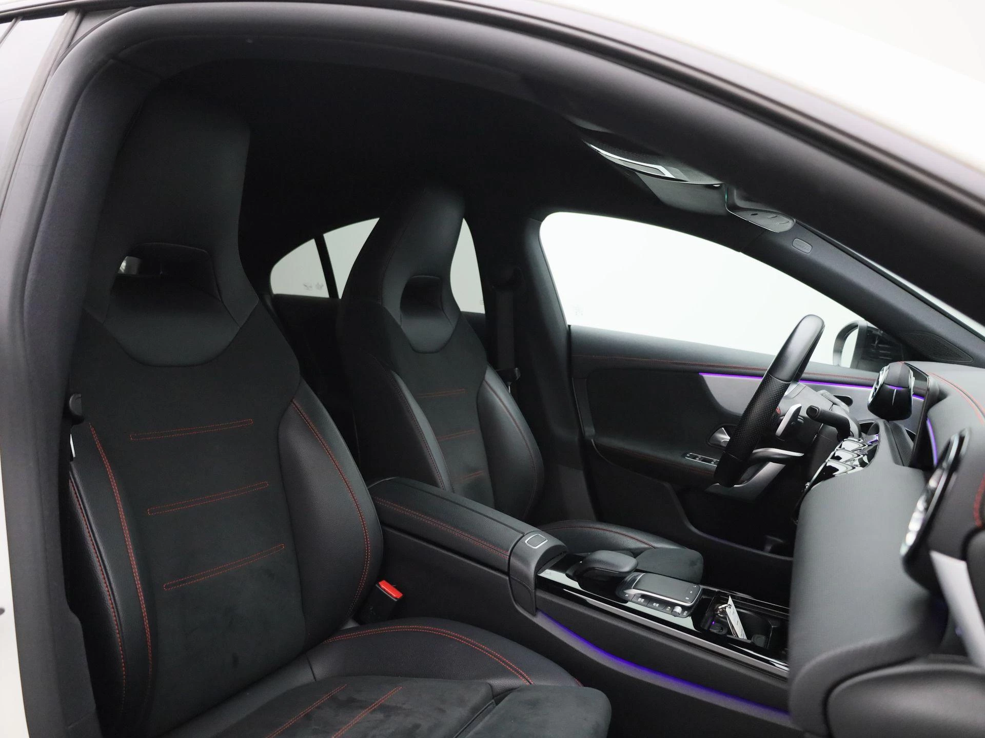 Mercedes-Benz-CLA-image-32