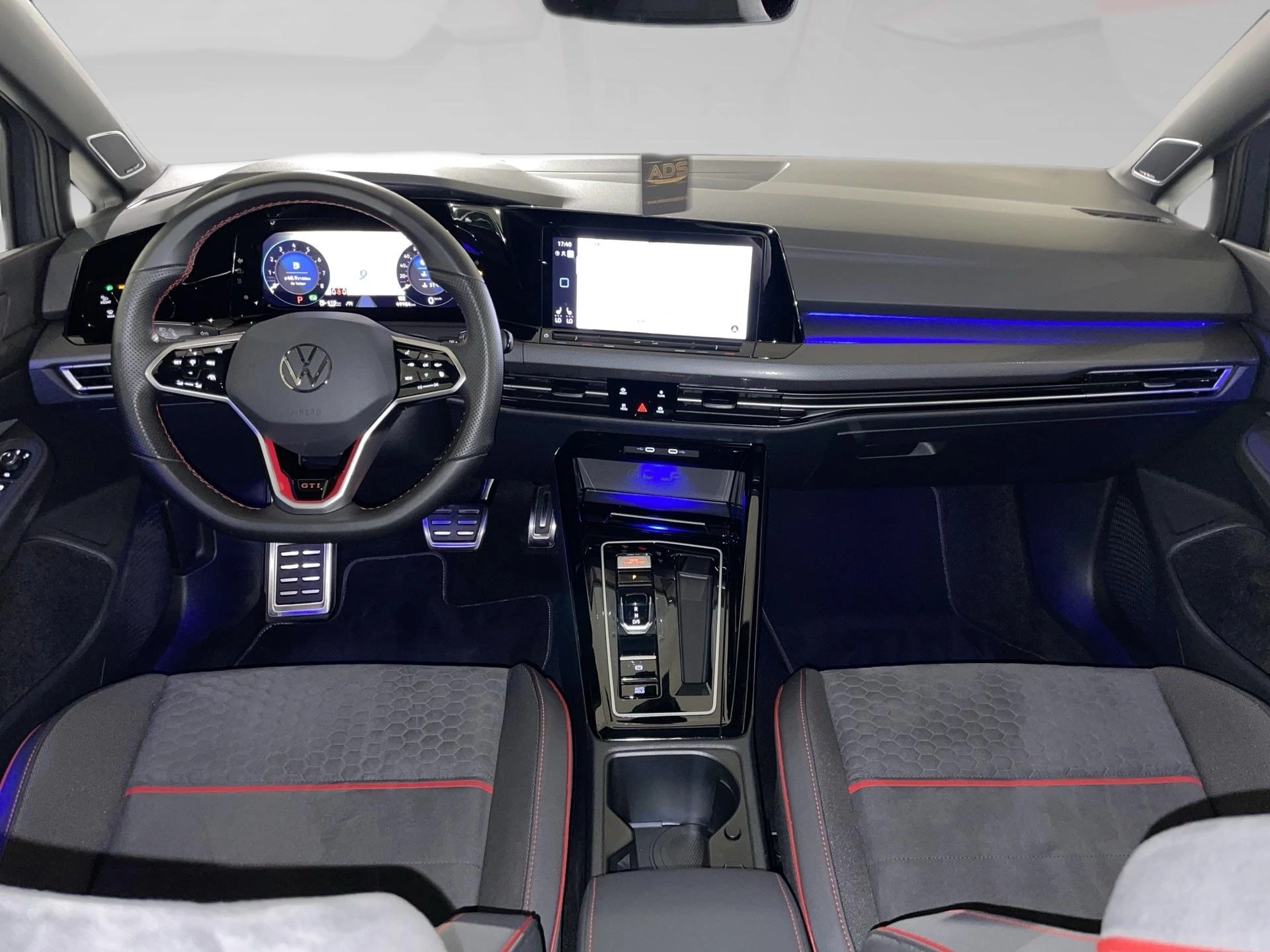 Volkswagen-Golf-image-4