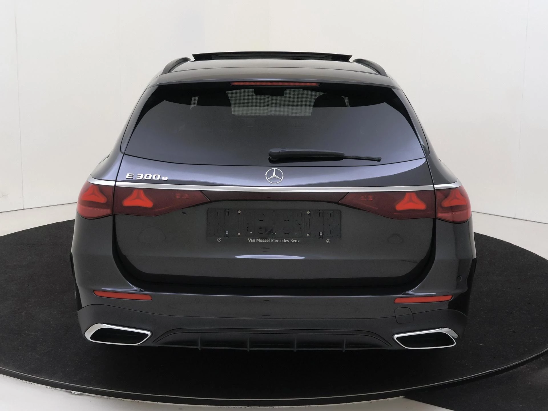 Mercedes-Benz-E-Klasse-image-6