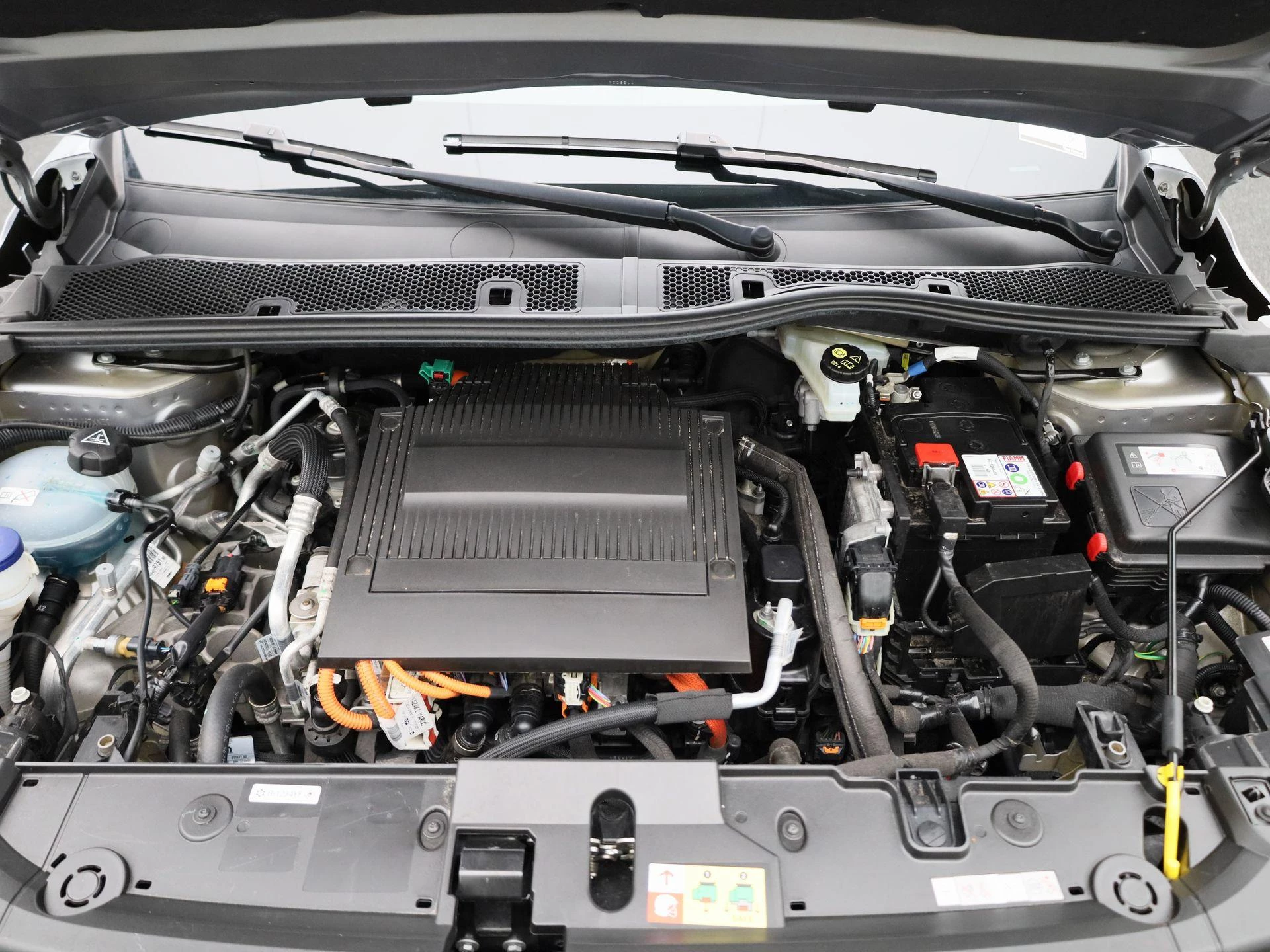 Peugeot-e-208-image-33