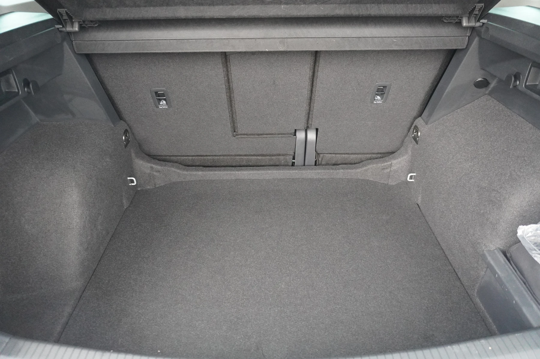 Volkswagen-Tiguan-image-13