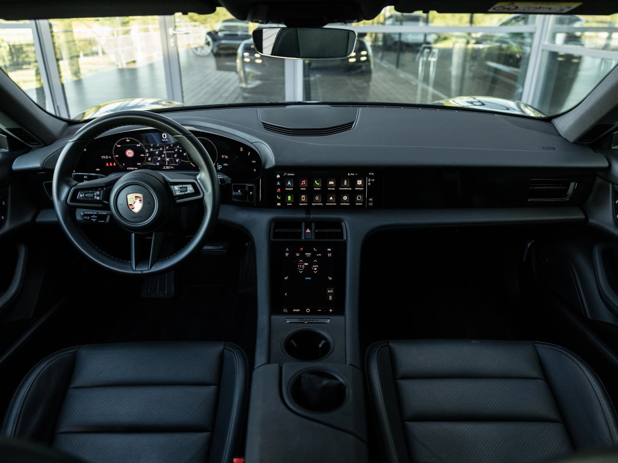 Porsche Taycan Performance 84 kWh