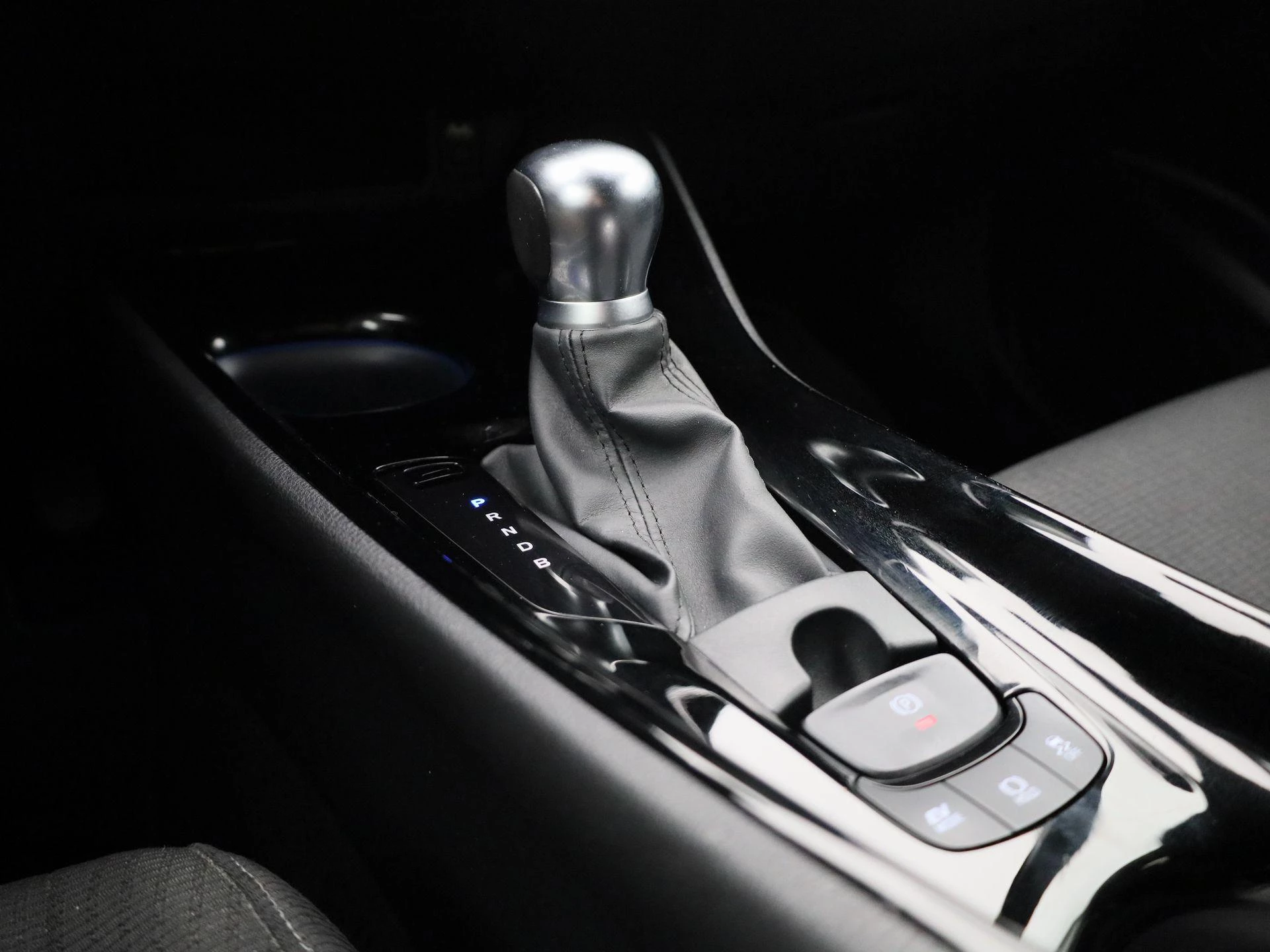 Toyota-C-HR-image-17