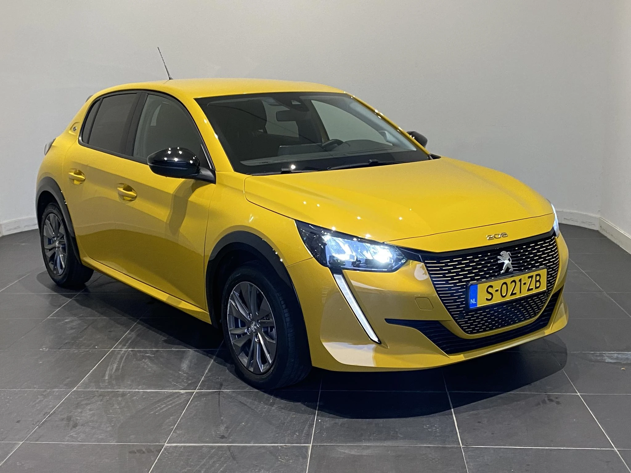 Peugeot-e-208-image-29
