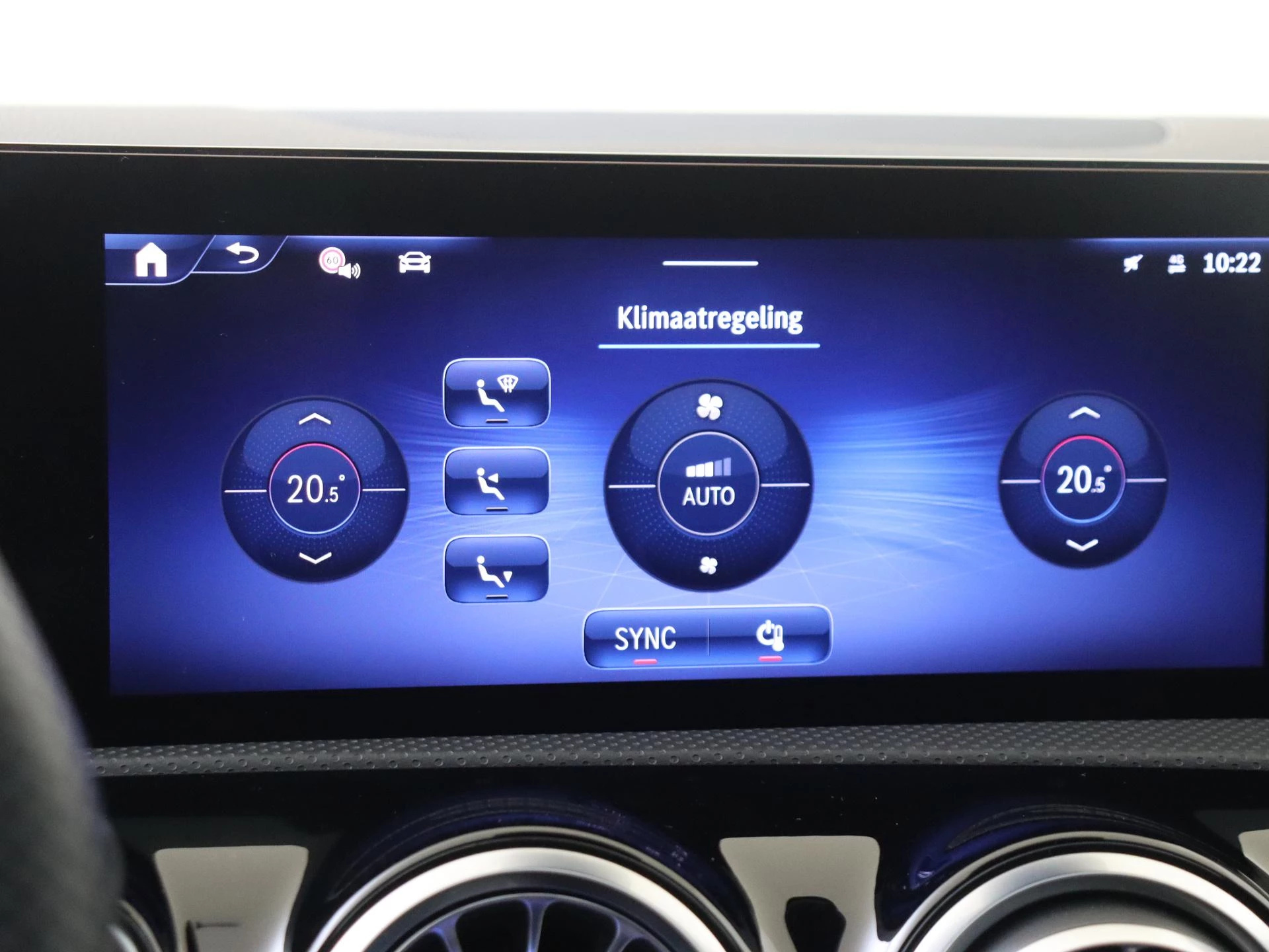 Mercedes-Benz-CLA-image-17