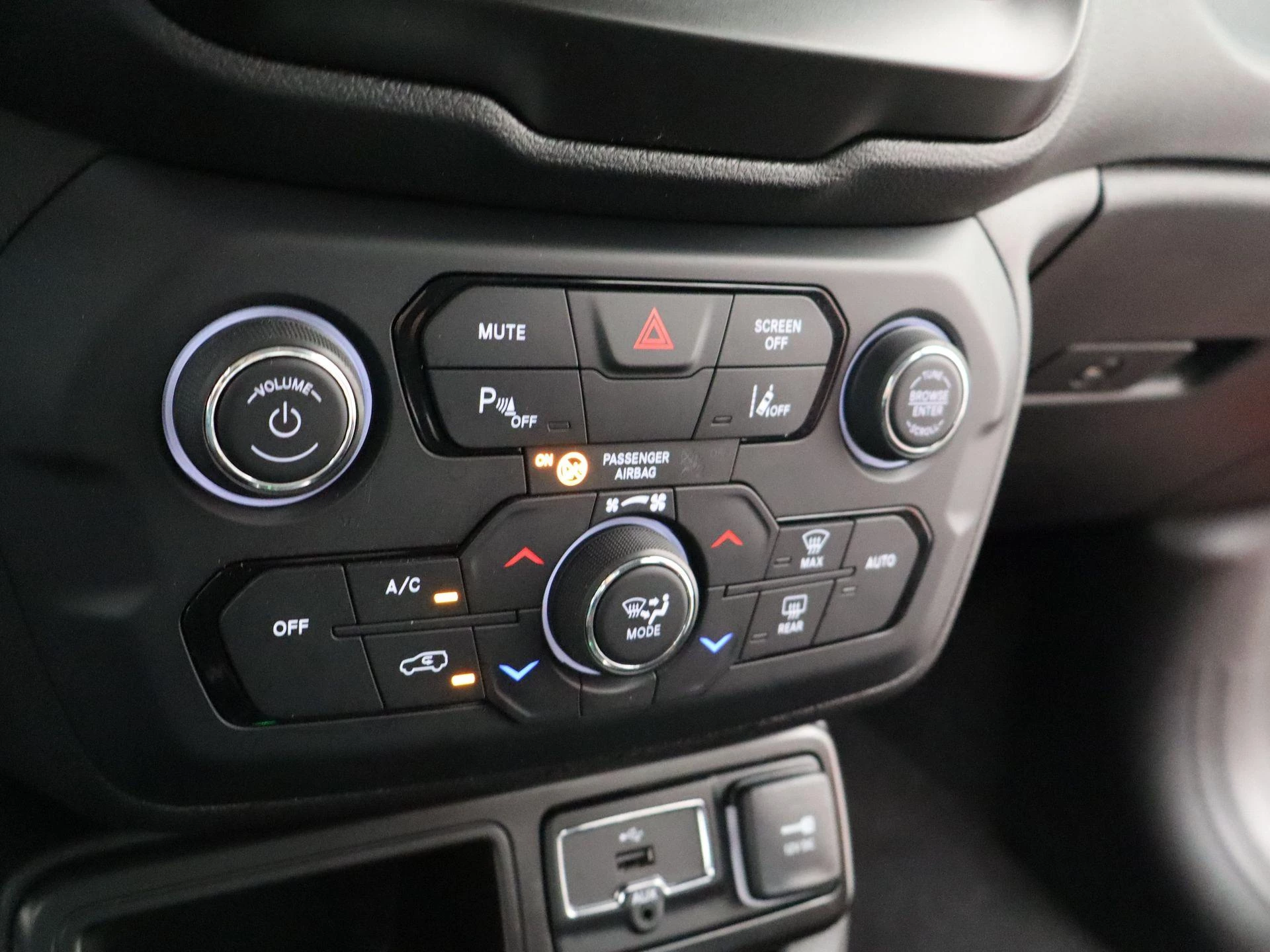Jeep-Renegade-image-19