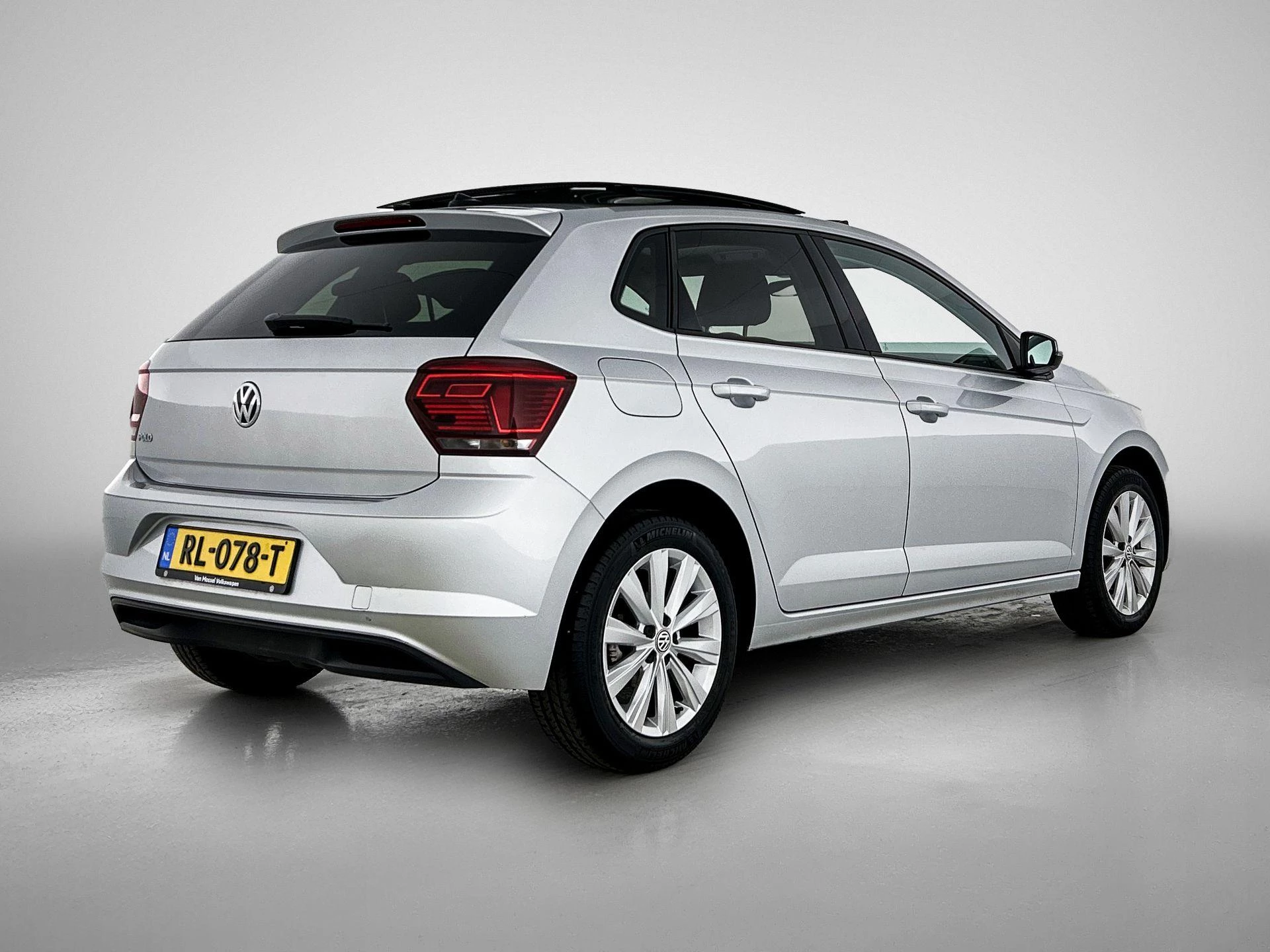 Volkswagen-Polo-image-3