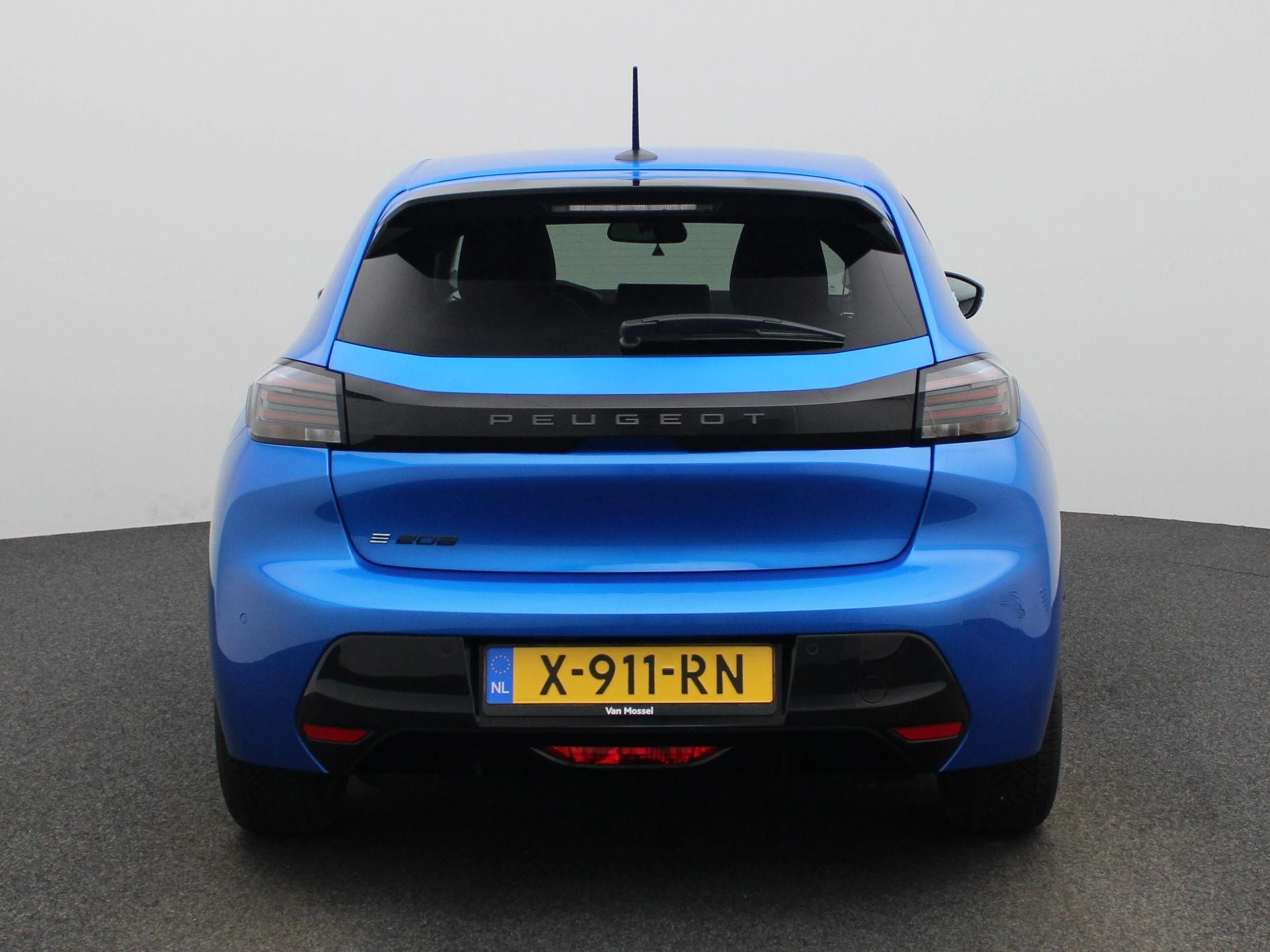 Peugeot-e-208-image-5