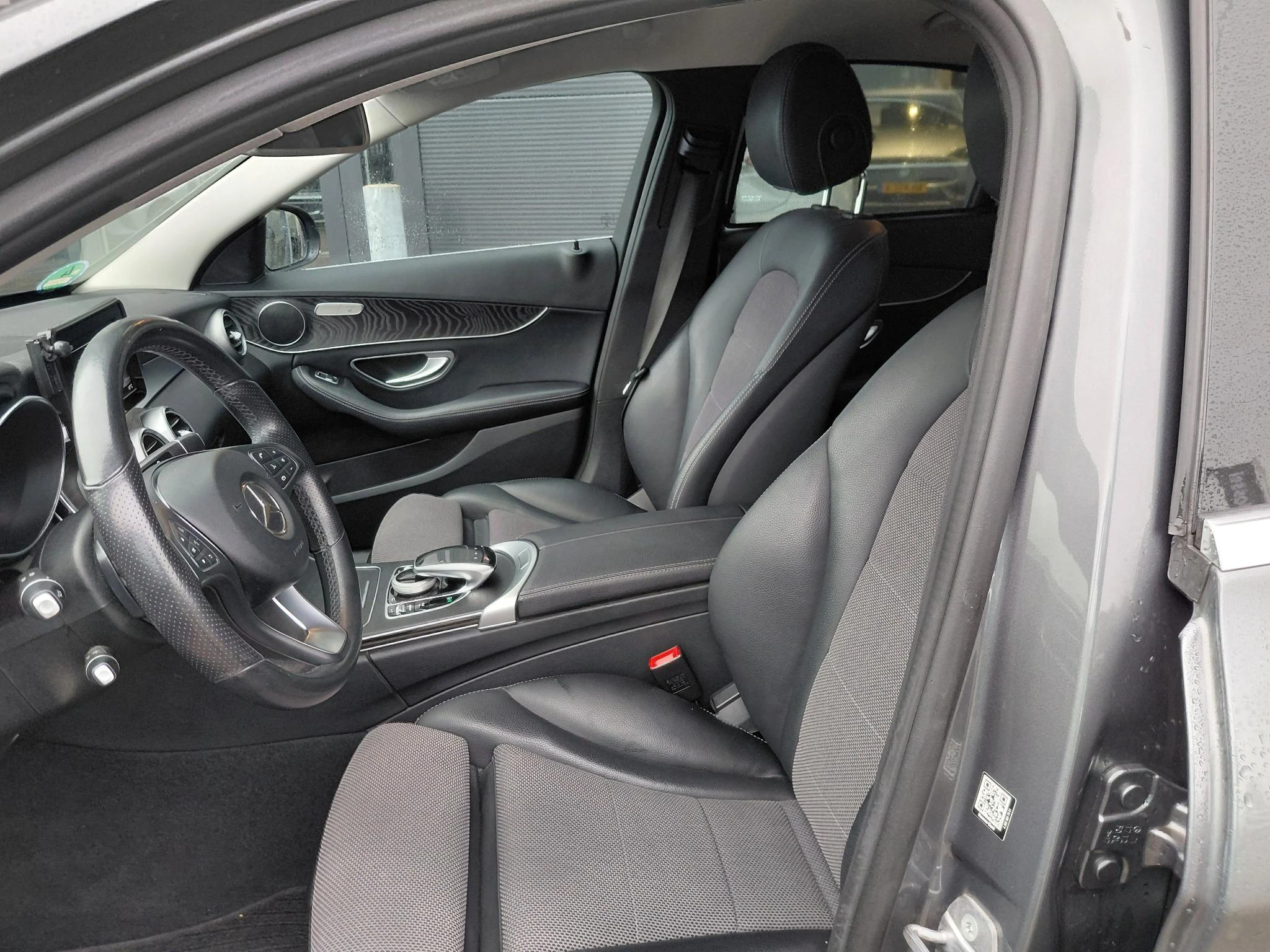 Mercedes-Benz-C-Klasse-image-11