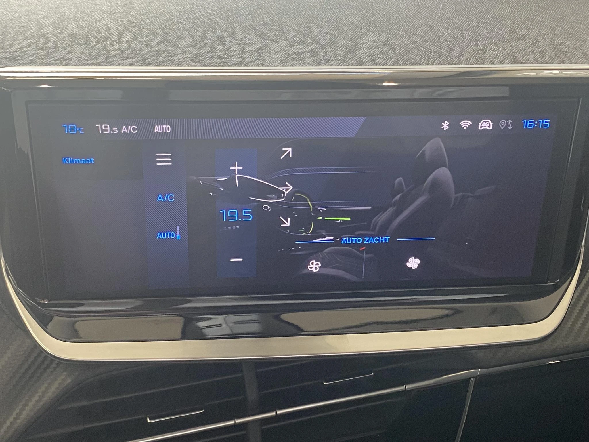 Peugeot-208-image-24