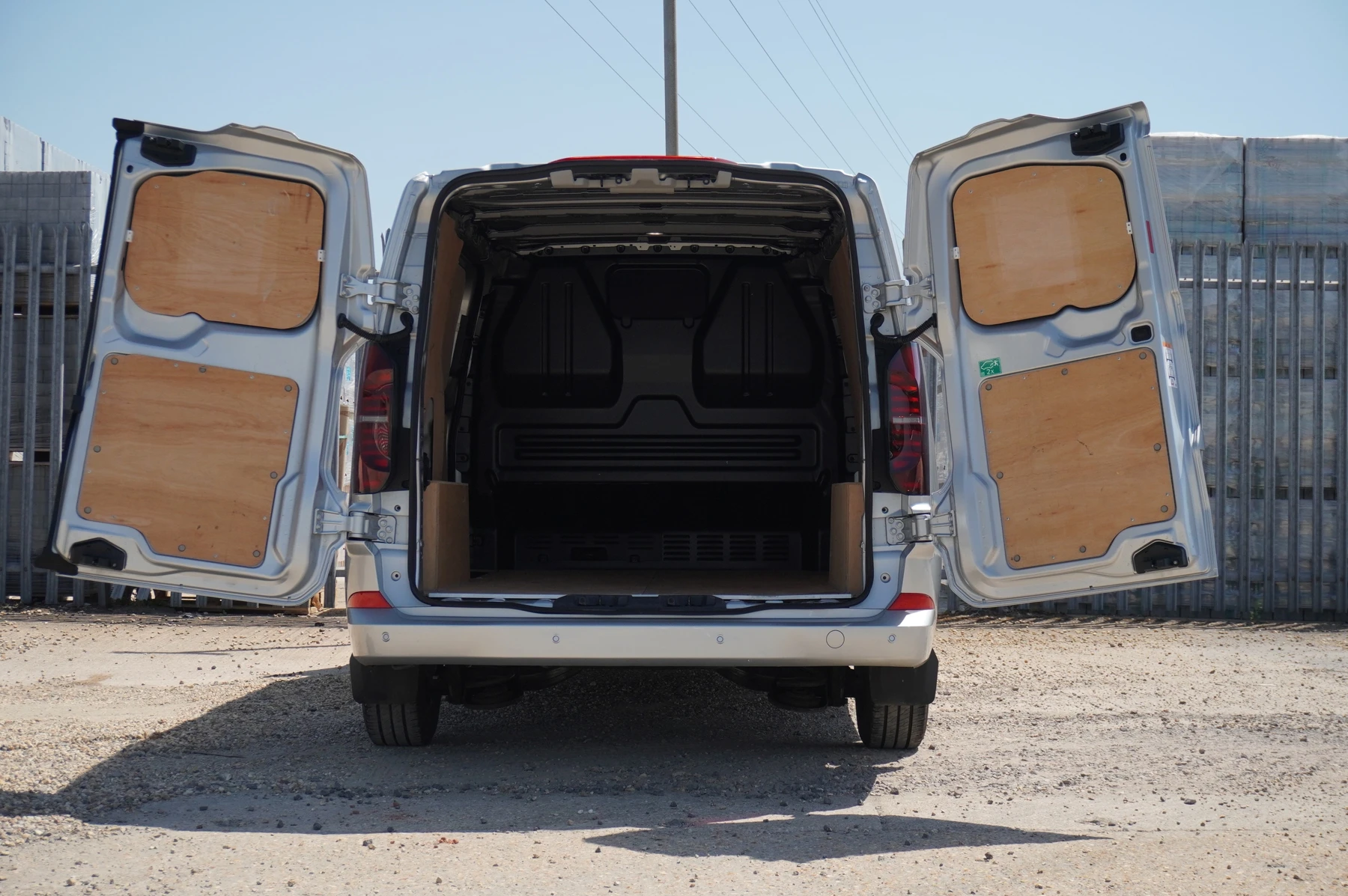 Volkswagen-Transporter-image-20
