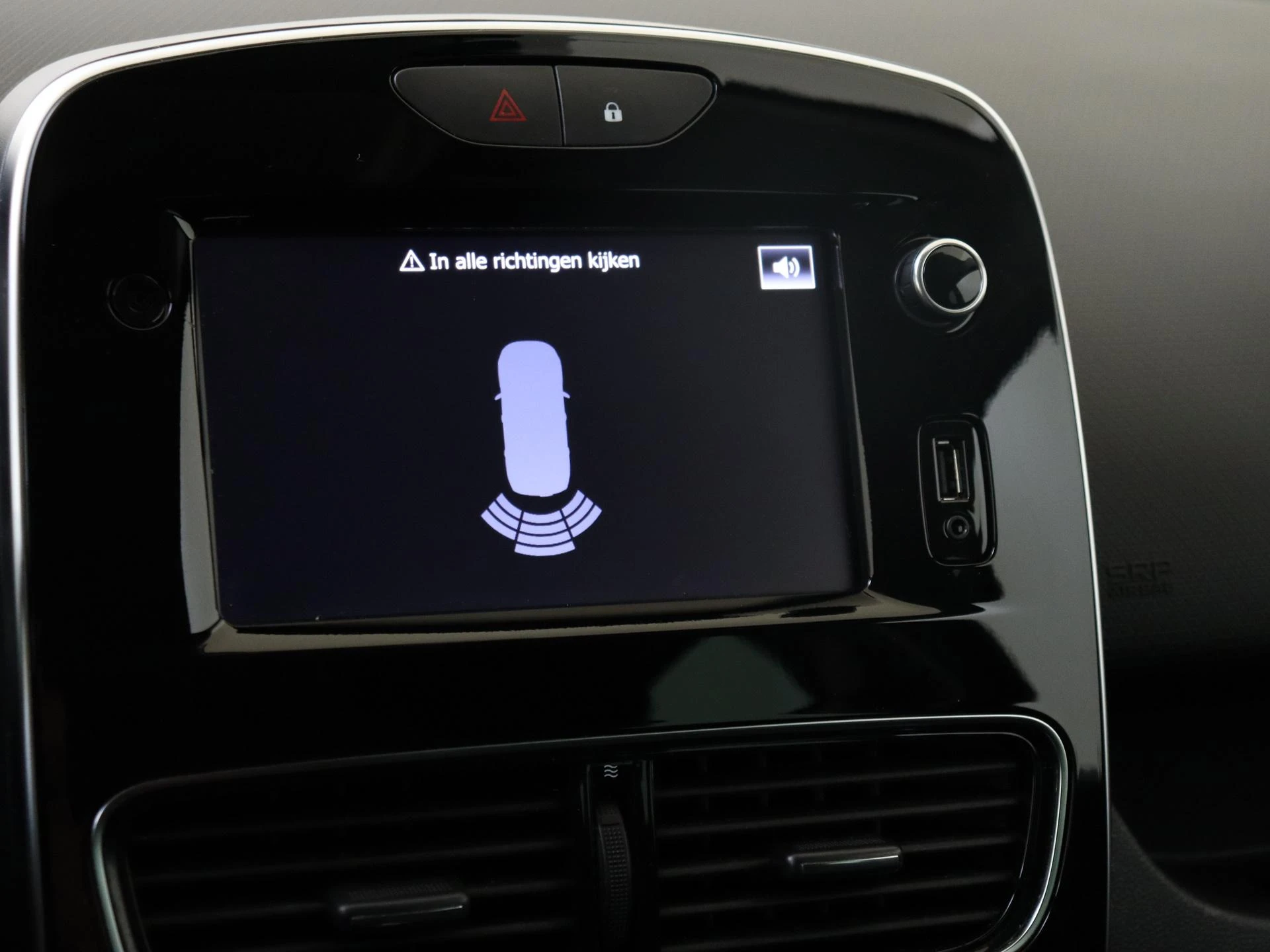 Renault-Clio-image-17