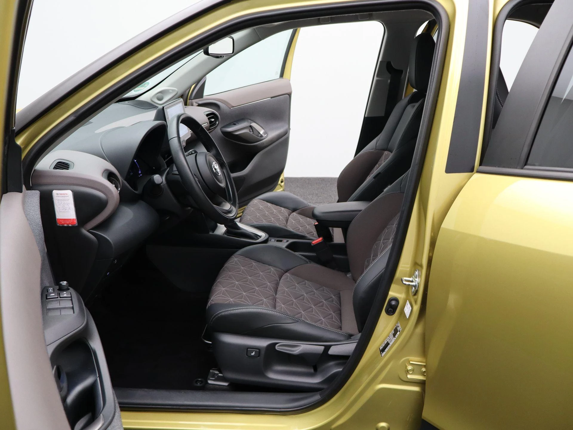 Toyota-Yaris Cross-image-5