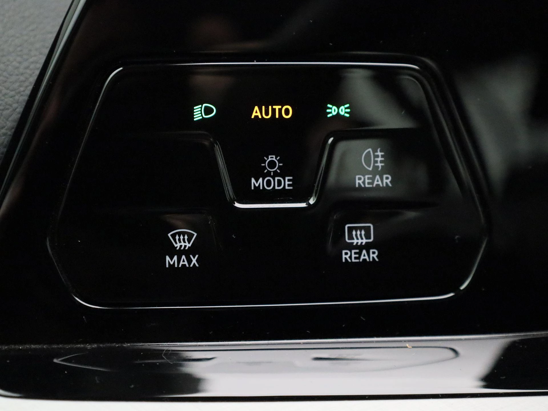 Volkswagen-Golf-image-29