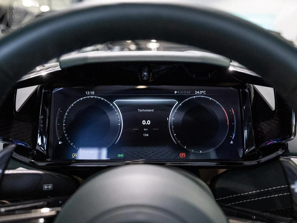 Aston Martin-DB12-image-7