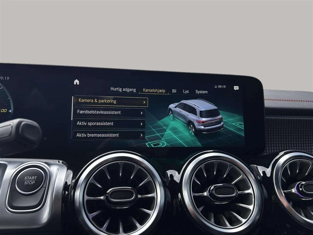Mercedes-Benz-EQB-image-17