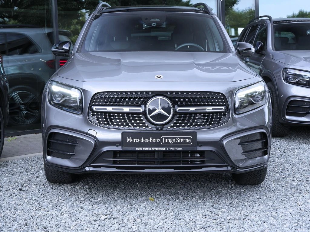 Mercedes-Benz-GLB 200-image-3