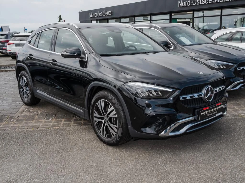 Mercedes-Benz-GLA 200 d-image-4