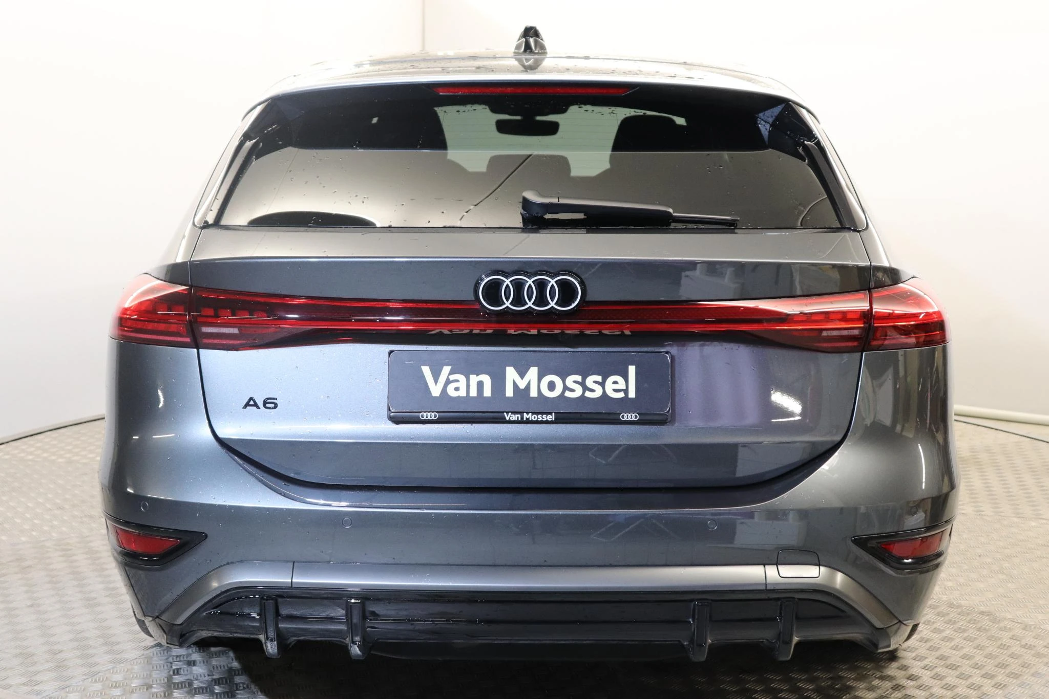 Audi-A6 Avant e-tron-image-3