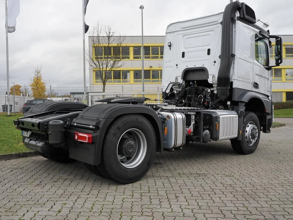 Mercedes-Benz--image-6