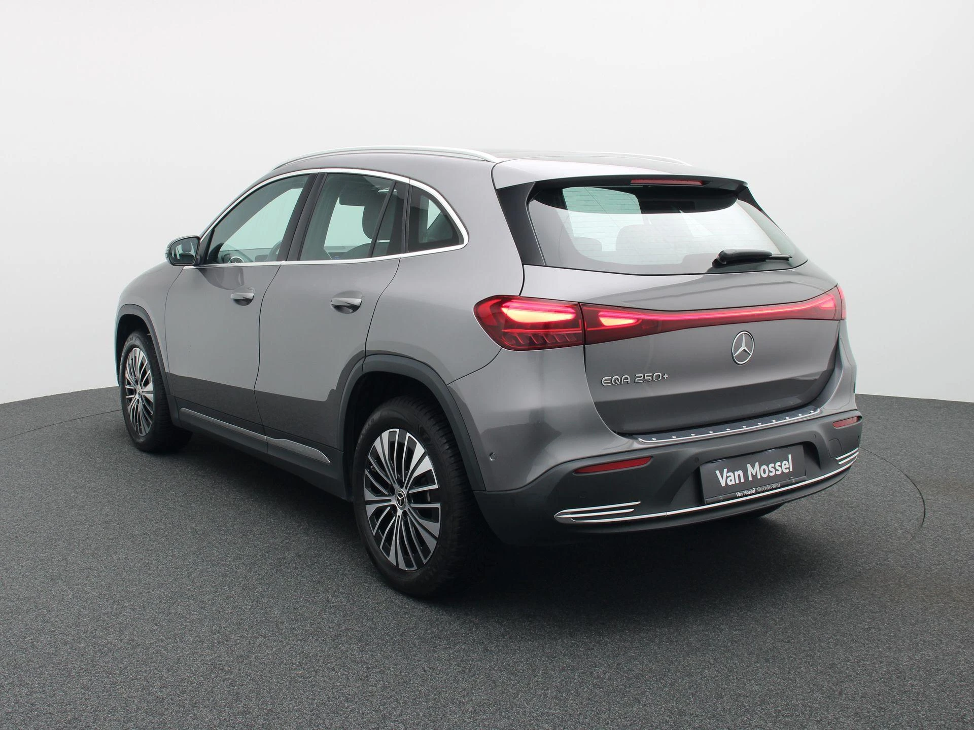 Mercedes-Benz-EQA-image-1