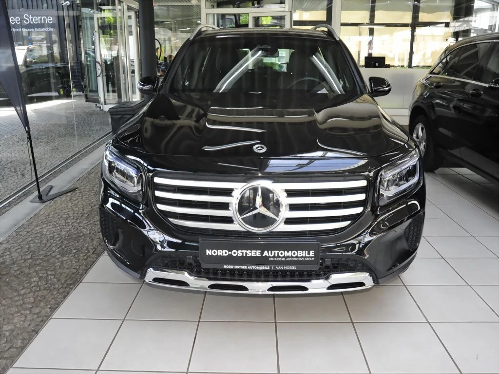 Mercedes-Benz-GLB 200 d-image-3