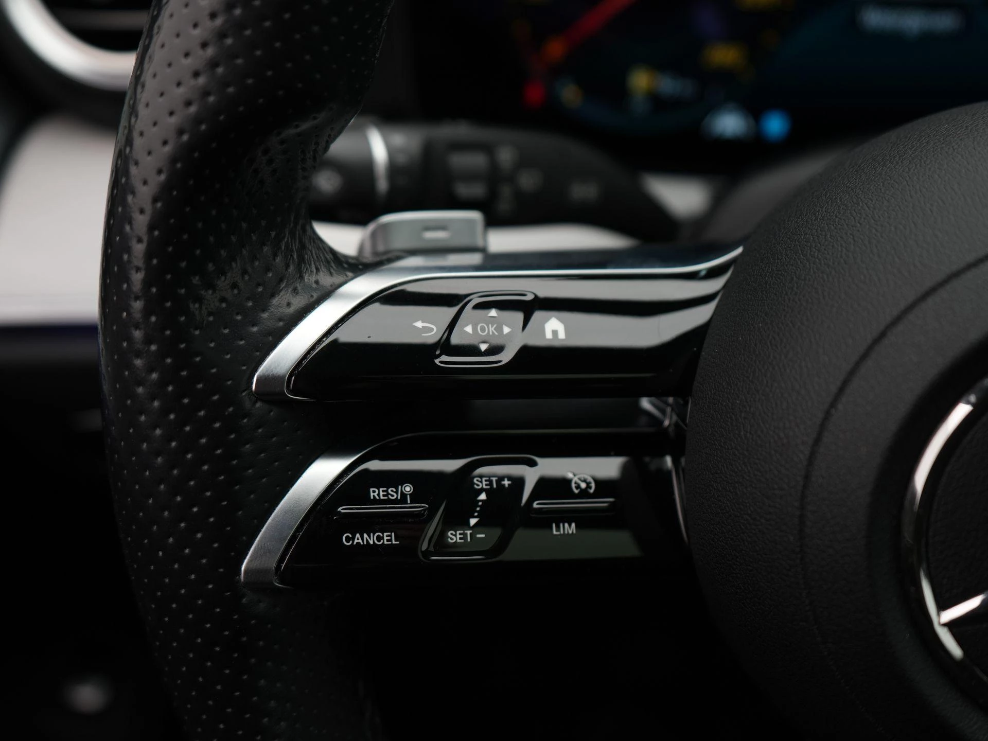 Mercedes-Benz-E-Klasse-image-18