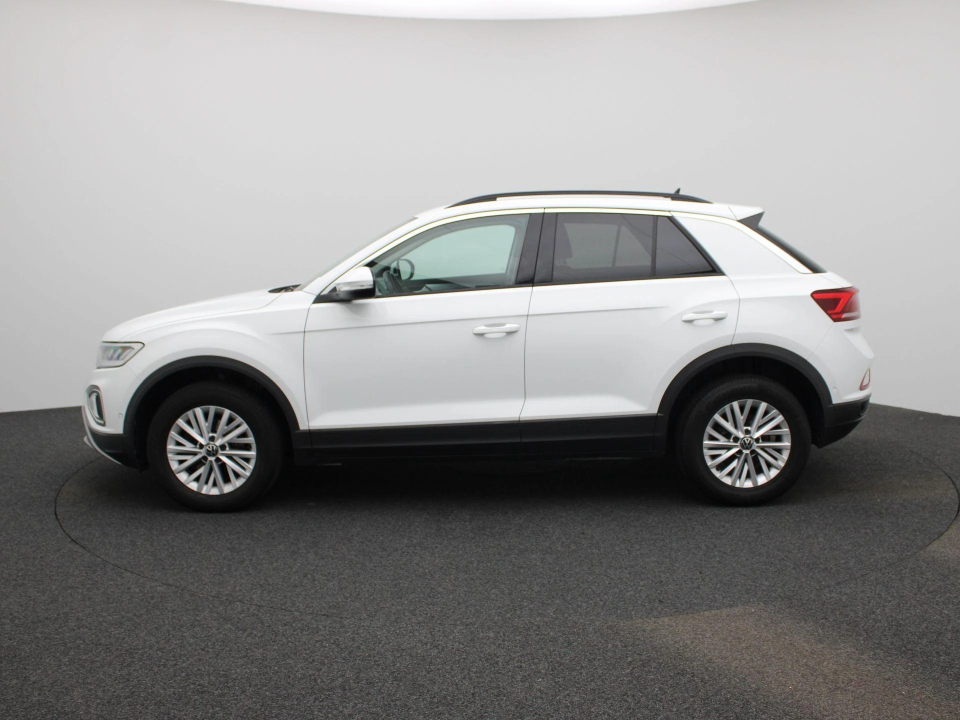 Volkswagen-T-Roc-image-3