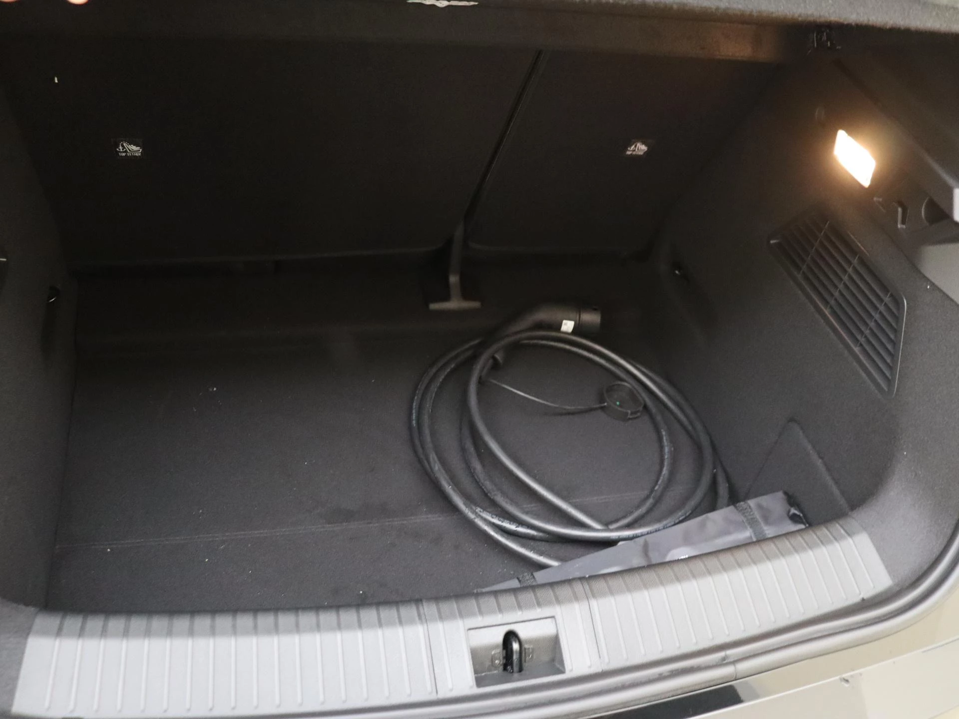 Renault-Megane E-Tech-image-30