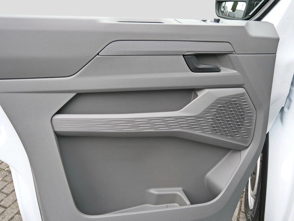 Volkswagen-Transporter-image-15