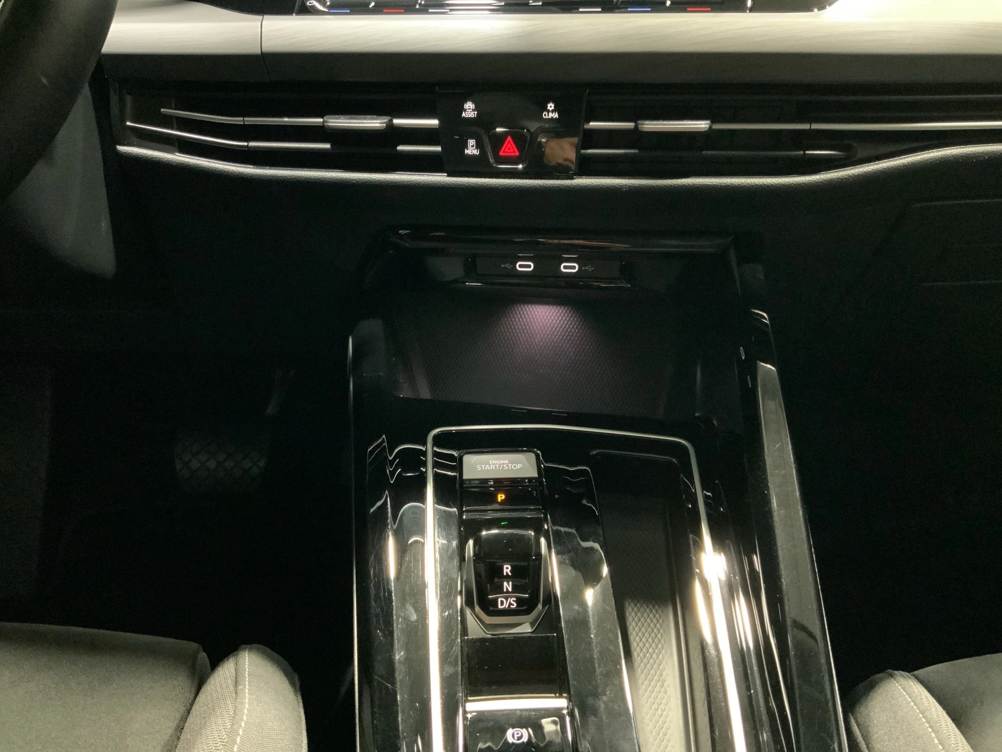 Volkswagen-Golf-image-13